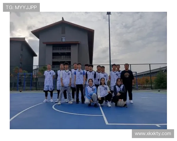 星空足球俱乐部的特色文化建设与团队凝聚力提升策略 星空足球俱乐部的特色文化建设与团队凝聚力提升策略